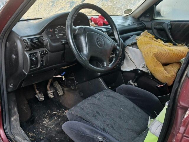 Червоний Опель Астра, об'ємом двигуна 1.6 л та пробігом 289 тис. км за 657 $, фото 1 на Automoto.ua