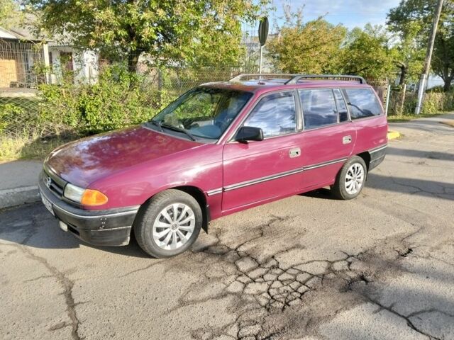 Красный Опель Астра, объемом двигателя 1.6 л и пробегом 341 тыс. км за 1500 $, фото 1 на Automoto.ua