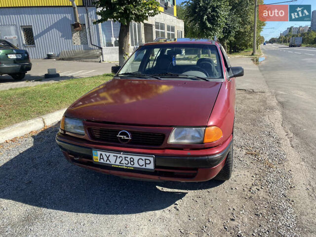 Красный Опель Астра, объемом двигателя 1.6 л и пробегом 350 тыс. км за 1700 $, фото 1 на Automoto.ua
