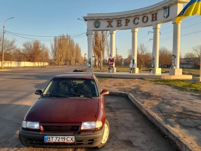 Красный Опель Астра, объемом двигателя 1.4 л и пробегом 500 тыс. км за 1300 $, фото 1 на Automoto.ua