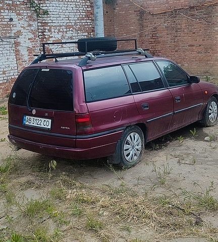 Красный Опель Астра, объемом двигателя 1.39 л и пробегом 200 тыс. км за 1100 $, фото 1 на Automoto.ua