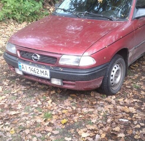 Опель Астра 1997 в Черкассах на Automoto.ua Красный Опель Астра, объемом двигателя 1.4 л и пробегом 257 тыс. км за 1097 $, фото 1 на Automoto.ua
