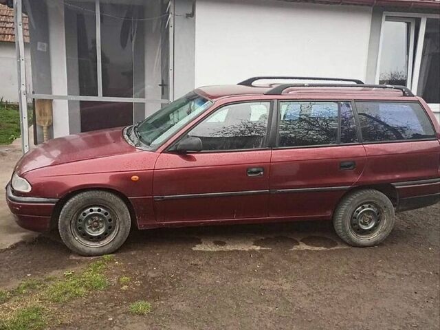 Красный Опель Астра, объемом двигателя 1.6 л и пробегом 399 тыс. км за 1000 $, фото 1 на Automoto.ua