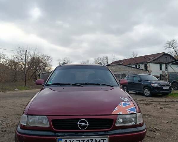 Красный Опель Астра, объемом двигателя 1.6 л и пробегом 400 тыс. км за 1800 $, фото 1 на Automoto.ua