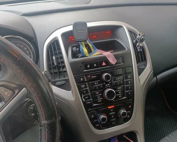 Красный Опель Астра, объемом двигателя 1.25 л и пробегом 319 тыс. км за 5000 $, фото 1 на Automoto.ua