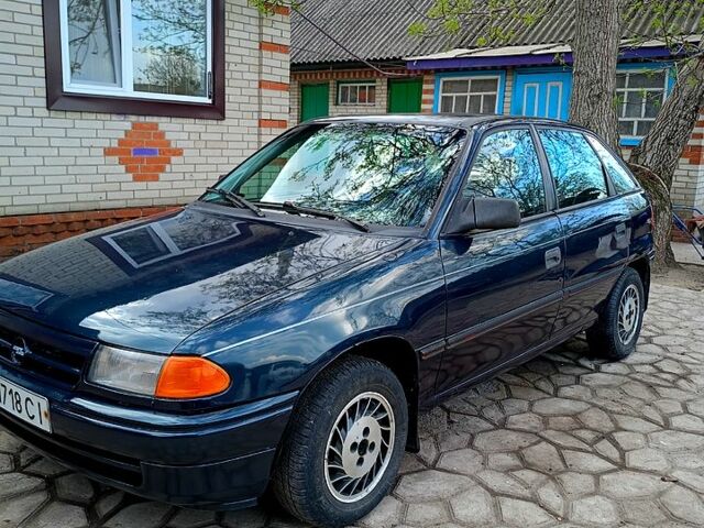Опель Астра, объемом двигателя 16 л и пробегом 230 тыс. км за 1500 $, фото 1 на Automoto.ua