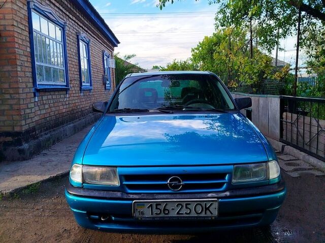 Опель Астра, объемом двигателя 1.6 л и пробегом 300 тыс. км за 1700 $, фото 1 на Automoto.ua