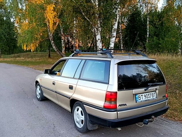 Опель Астра, объемом двигателя 1.6 л и пробегом 250 тыс. км за 3000 $, фото 1 на Automoto.ua