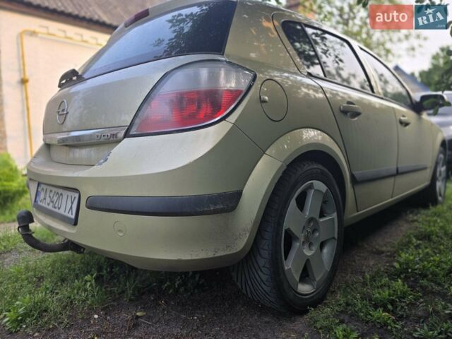 Желтый Опель Астра, объемом двигателя 1.7 л и пробегом 390 тыс. км за 4200 $, фото 1 на Automoto.ua