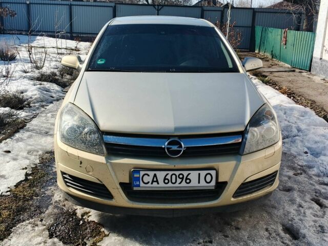 Желтый Опель Астра, объемом двигателя 1.4 л и пробегом 260 тыс. км за 4500 $, фото 1 на Automoto.ua