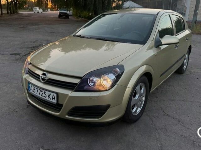 Желтый Опель Астра, объемом двигателя 1.4 л и пробегом 250 тыс. км за 3999 $, фото 1 на Automoto.ua