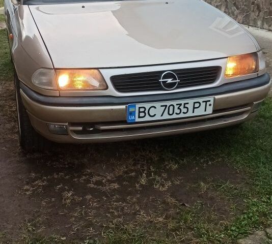 Желтый Опель Астра, объемом двигателя 1.6 л и пробегом 256 тыс. км за 1421 $, фото 1 на Automoto.ua