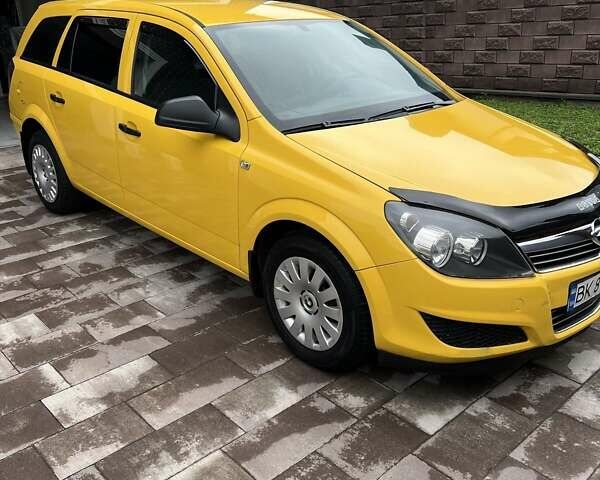 Желтый Опель Астра, объемом двигателя 1.7 л и пробегом 316 тыс. км за 4500 $, фото 1 на Automoto.ua