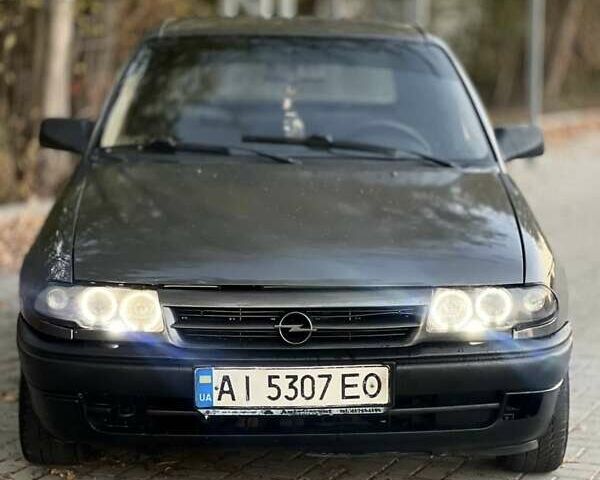 Сірий Опель Астра, об'ємом двигуна 1.6 л та пробігом 350 тис. км за 1500 $, фото 1 на Automoto.ua