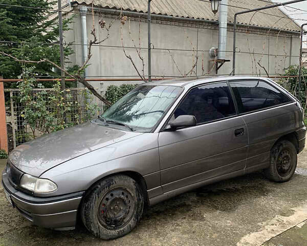 Сірий Опель Астра, об'ємом двигуна 1.6 л та пробігом 300 тис. км за 1900 $, фото 1 на Automoto.ua