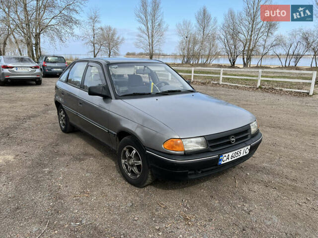 Сірий Опель Астра, об'ємом двигуна 1.4 л та пробігом 300 тис. км за 1300 $, фото 1 на Automoto.ua