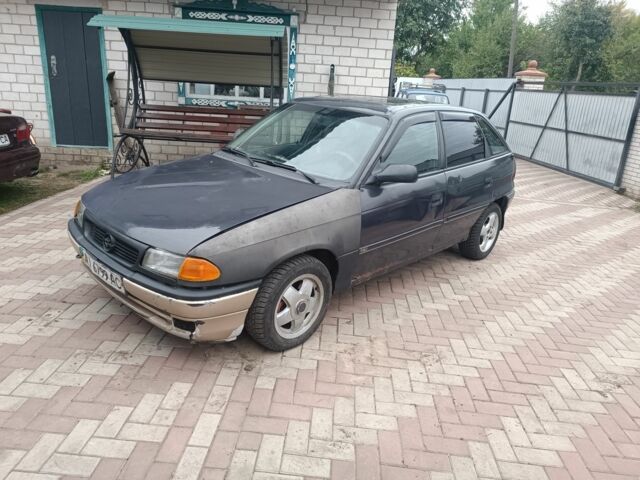 Сірий Опель Астра, об'ємом двигуна 1.8 л та пробігом 400 тис. км за 500 $, фото 1 на Automoto.ua