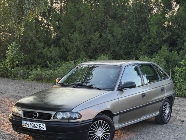 Сірий Опель Астра, об'ємом двигуна 1.4 л та пробігом 270 тис. км за 1401 $, фото 1 на Automoto.ua