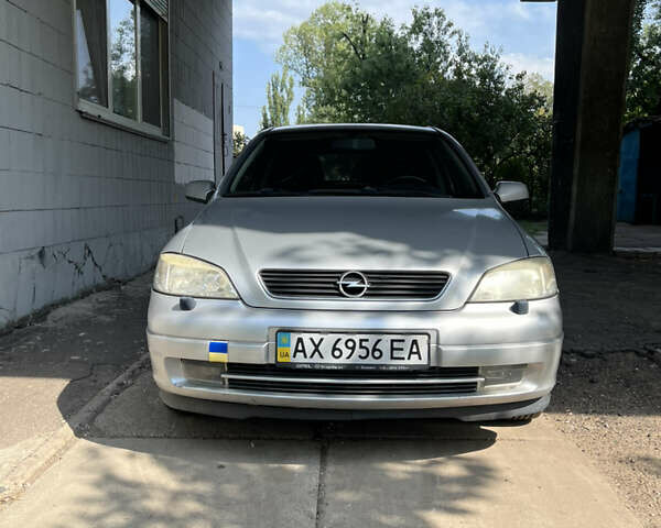 Серый Опель Астра, объемом двигателя 1.8 л и пробегом 202 тыс. км за 2800 $, фото 1 на Automoto.ua