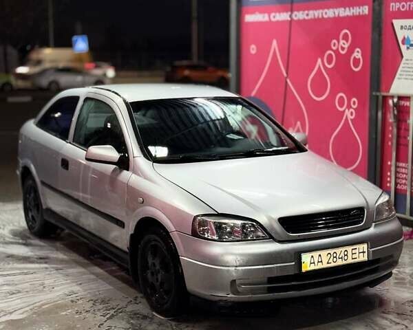 Серый Опель Астра, объемом двигателя 1.6 л и пробегом 453 тыс. км за 2000 $, фото 1 на Automoto.ua