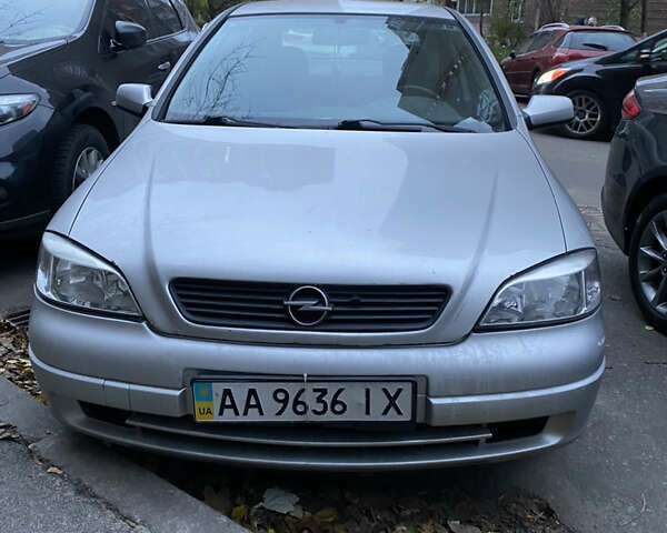 Серый Опель Астра, объемом двигателя 1.8 л и пробегом 325 тыс. км за 2200 $, фото 1 на Automoto.ua