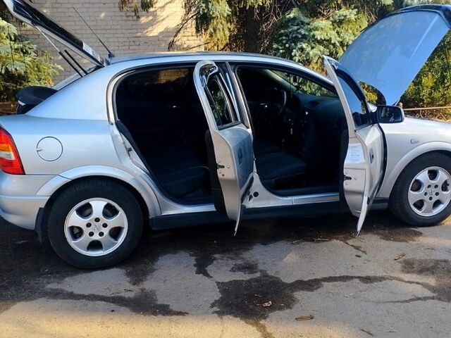 Сірий Опель Астра, об'ємом двигуна 2 л та пробігом 286 тис. км за 3200 $, фото 1 на Automoto.ua