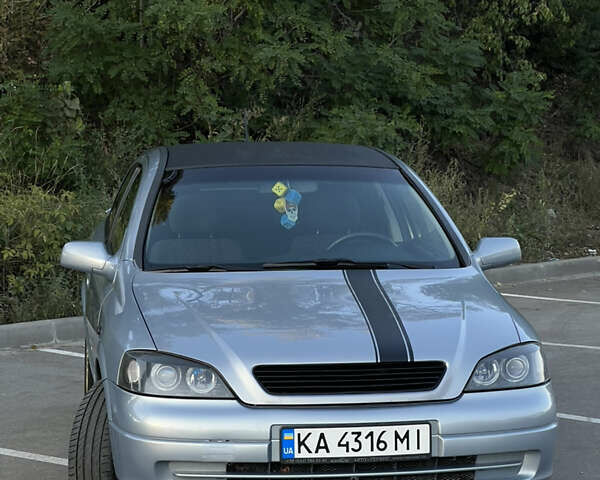 Серый Опель Астра, объемом двигателя 1.6 л и пробегом 242 тыс. км за 3900 $, фото 1 на Automoto.ua