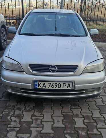 Серый Опель Астра, объемом двигателя 2.2 л и пробегом 267 тыс. км за 2900 $, фото 1 на Automoto.ua