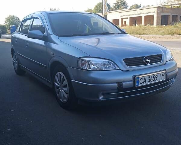 Серый Опель Астра, объемом двигателя 1.6 л и пробегом 330 тыс. км за 3500 $, фото 1 на Automoto.ua