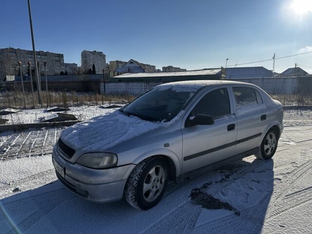 Серый Опель Астра, объемом двигателя 1.6 л и пробегом 300 тыс. км за 1400 $, фото 1 на Automoto.ua