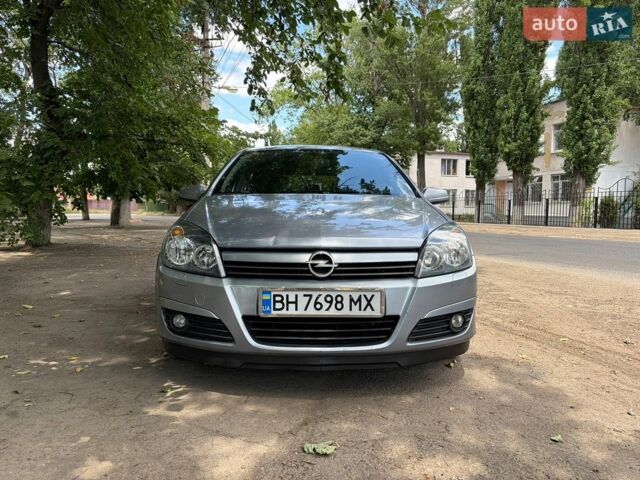 Серый Опель Астра, объемом двигателя 1.4 л и пробегом 214 тыс. км за 3800 $, фото 1 на Automoto.ua