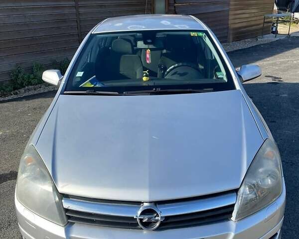 Серый Опель Астра, объемом двигателя 1.6 л и пробегом 279 тыс. км за 4550 $, фото 1 на Automoto.ua