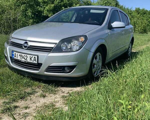Серый Опель Астра, объемом двигателя 1.69 л и пробегом 293 тыс. км за 4500 $, фото 1 на Automoto.ua
