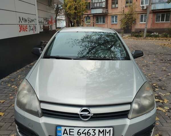 Серый Опель Астра, объемом двигателя 1.6 л и пробегом 252 тыс. км за 3500 $, фото 1 на Automoto.ua