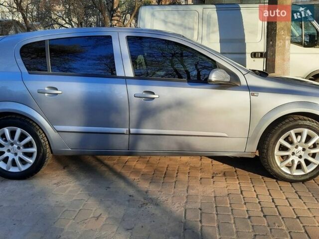 Серый Опель Астра, объемом двигателя 1.6 л и пробегом 265 тыс. км за 4000 $, фото 1 на Automoto.ua