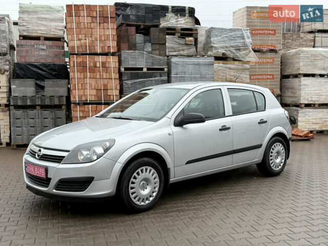 Серый Опель Астра, объемом двигателя 1.6 л и пробегом 168 тыс. км за 5100 $, фото 1 на Automoto.ua