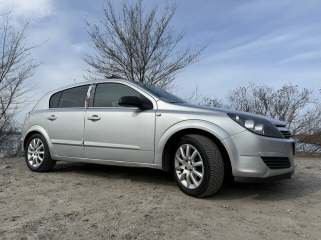 Серый Опель Астра, объемом двигателя 1.6 л и пробегом 260 тыс. км за 4600 $, фото 1 на Automoto.ua