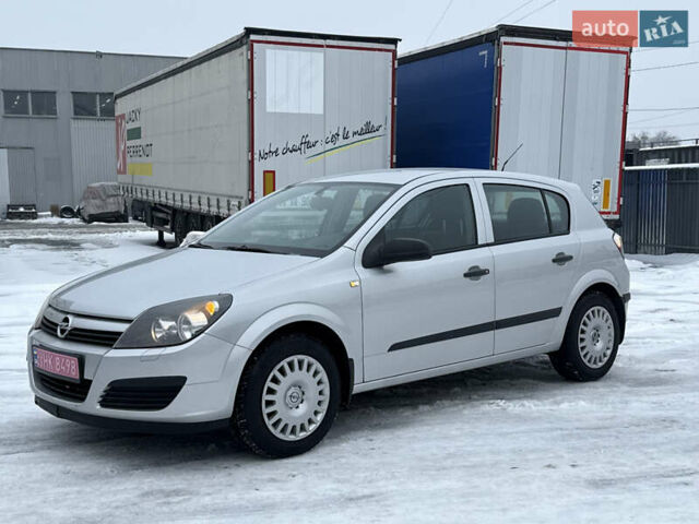 Серый Опель Астра, объемом двигателя 1.6 л и пробегом 169 тыс. км за 4850 $, фото 1 на Automoto.ua