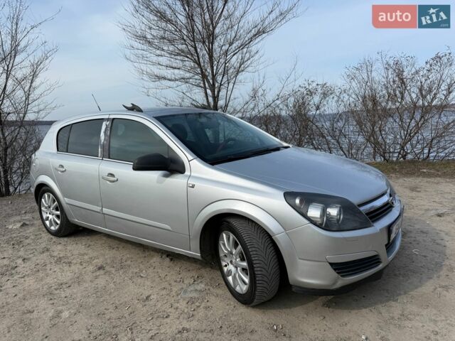 Сірий Опель Астра, об'ємом двигуна 1.6 л та пробігом 263 тис. км за 4600 $, фото 1 на Automoto.ua