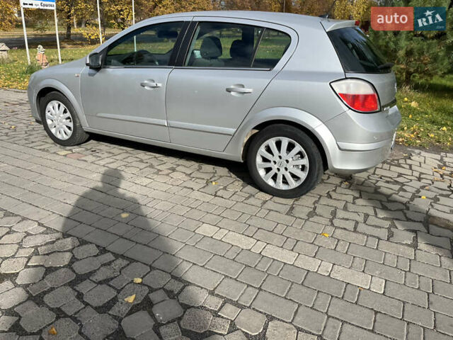 Опель Астра 2004 в Луцке на Automoto.ua Серый Опель Астра, объемом двигателя 1.8 л и пробегом 174 тыс. км за 5150 $, фото 1 на Automoto.ua