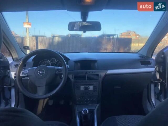 Серый Опель Астра, объемом двигателя 1.6 л и пробегом 290 тыс. км за 4200 $, фото 1 на Automoto.ua