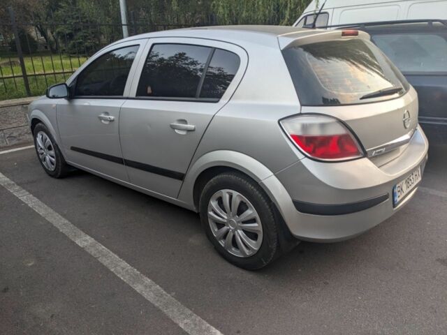 Серый Опель Астра, объемом двигателя 1.6 л и пробегом 203 тыс. км за 3300 $, фото 1 на Automoto.ua