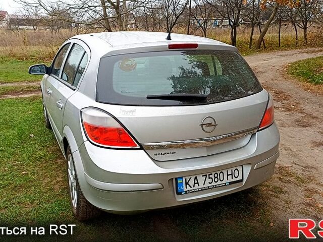 Серый Опель Астра, объемом двигателя 1.7 л и пробегом 279 тыс. км за 3800 $, фото 1 на Automoto.ua