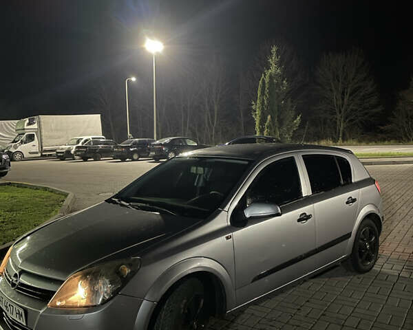 Серый Опель Астра, объемом двигателя 1.7 л и пробегом 241 тыс. км за 3650 $, фото 1 на Automoto.ua