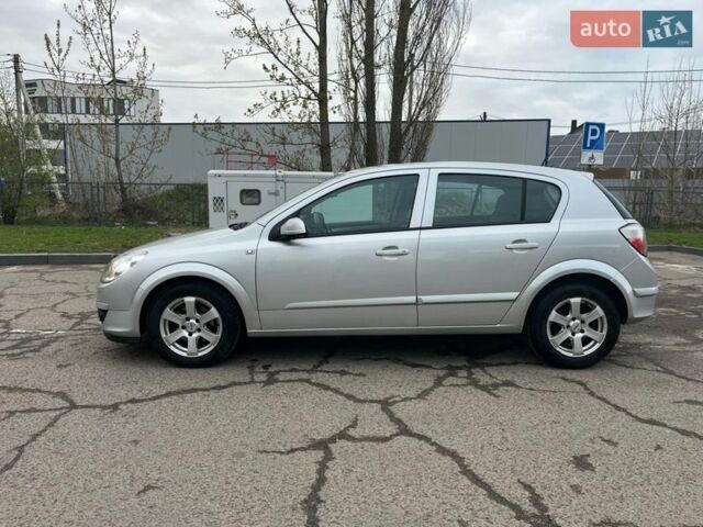 Серый Опель Астра, объемом двигателя 1.8 л и пробегом 189 тыс. км за 5200 $, фото 1 на Automoto.ua