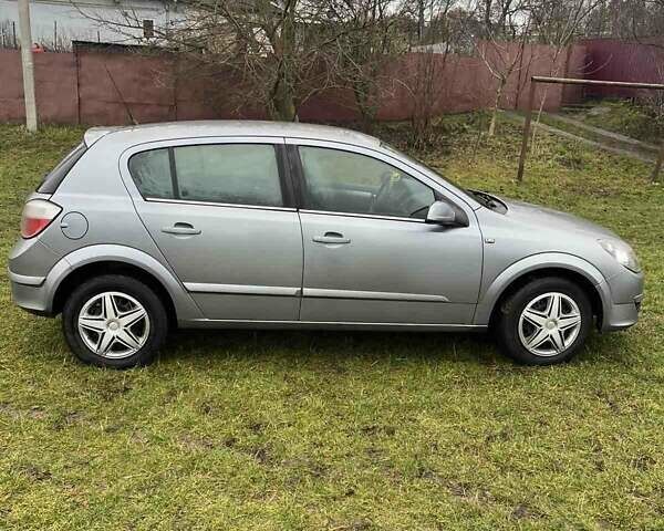 Серый Опель Астра, объемом двигателя 1.7 л и пробегом 350 тыс. км за 3700 $, фото 1 на Automoto.ua