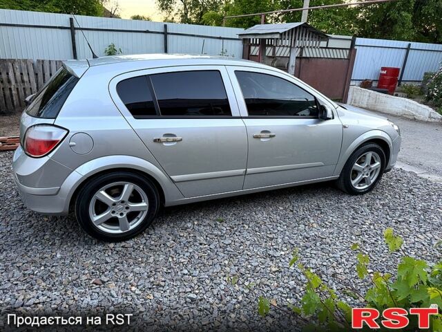 Серый Опель Астра, объемом двигателя 1.8 л и пробегом 220 тыс. км за 7500 $, фото 1 на Automoto.ua