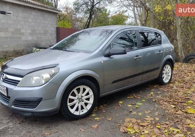 Серый Опель Астра, объемом двигателя 1.4 л и пробегом 327 тыс. км за 4400 $, фото 1 на Automoto.ua