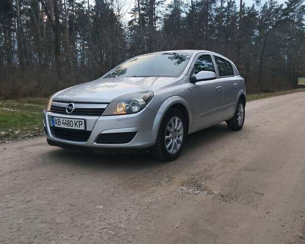 Серый Опель Астра, объемом двигателя 1.6 л и пробегом 240 тыс. км за 4600 $, фото 1 на Automoto.ua