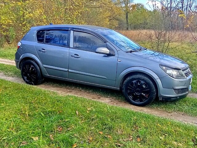 Серый Опель Астра, объемом двигателя 1.4 л и пробегом 250 тыс. км за 4600 $, фото 1 на Automoto.ua